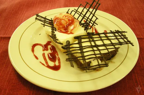 Postre de la casa decorado con chocolate
